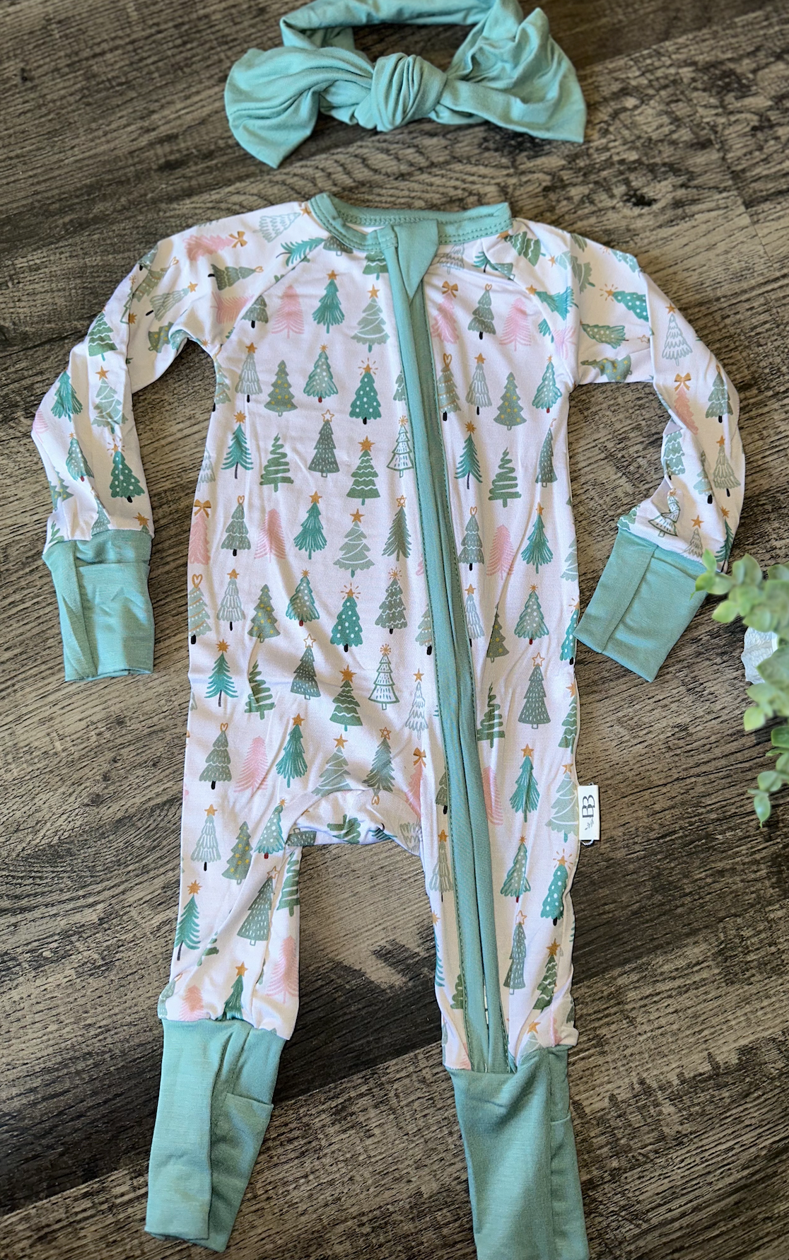Oh Christmas TreeLS Zippy (fold over mittens & 2 way zipper)