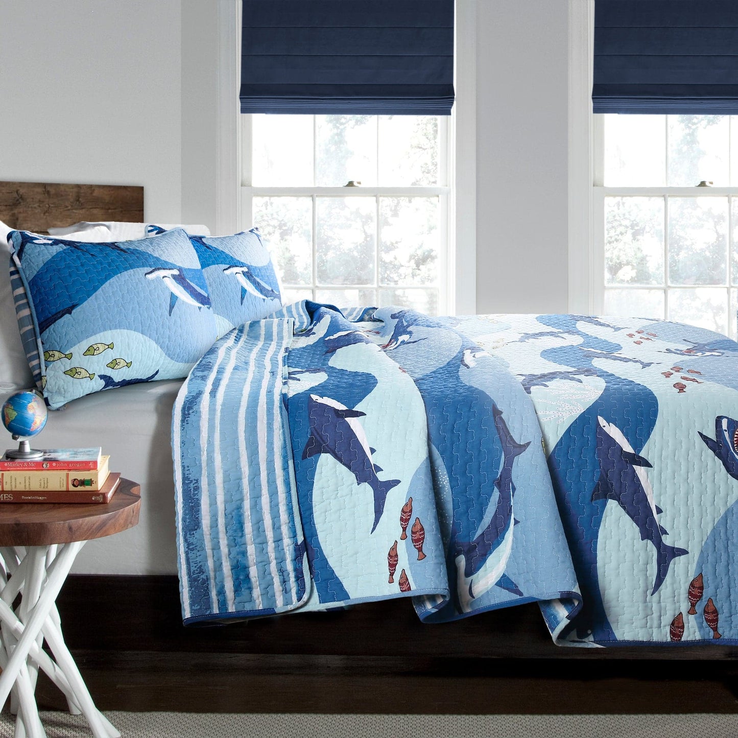 Shark All Over Quilt Set