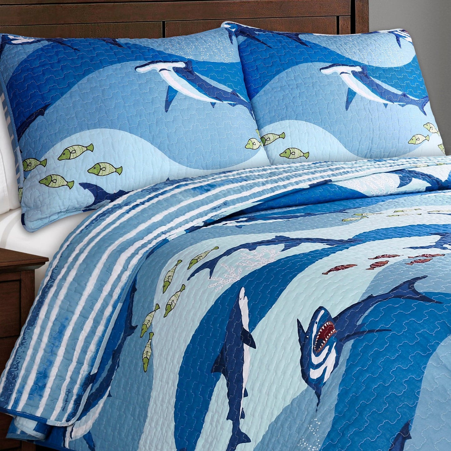 Shark All Over Quilt Set