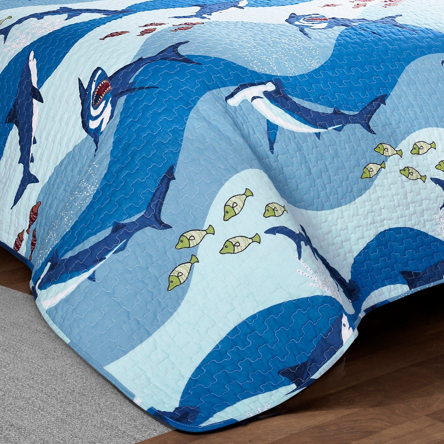 Shark All Over Quilt Set