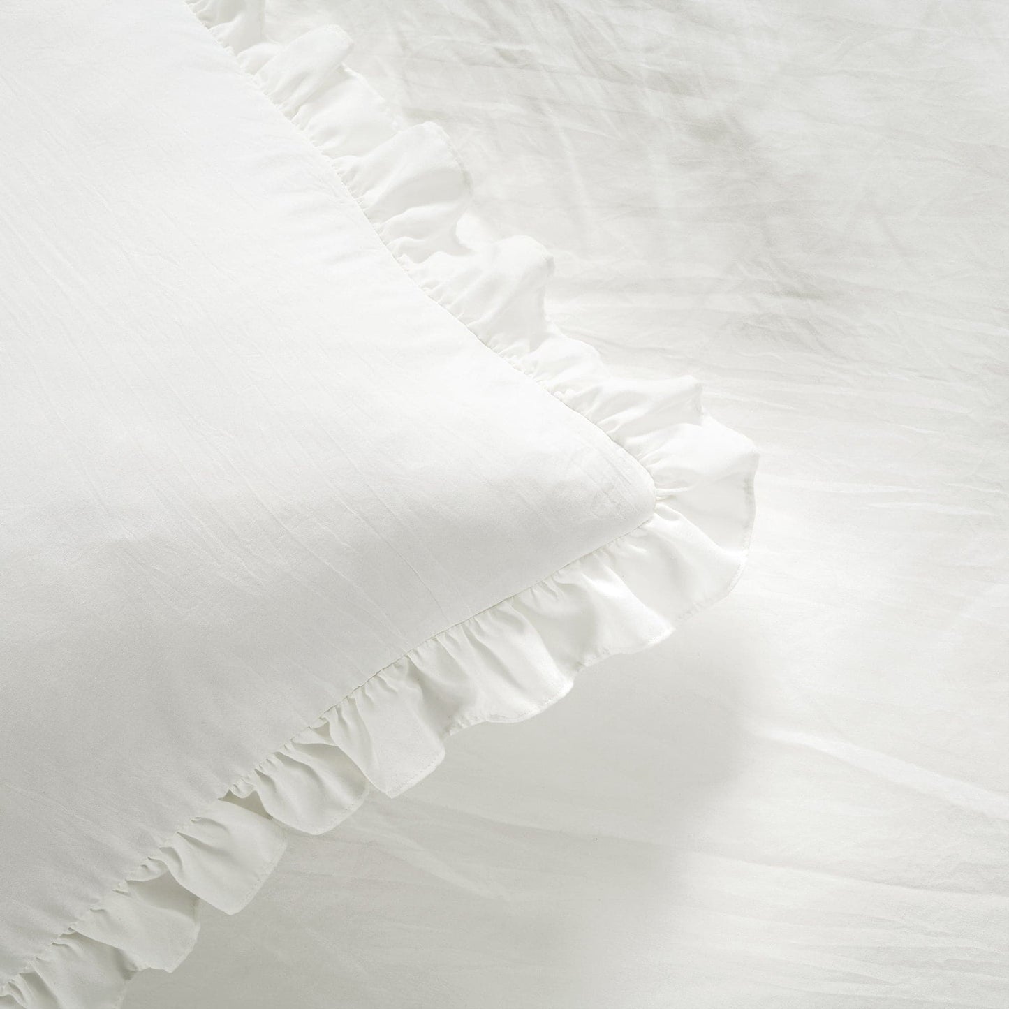 Allison Ruffle Skirt Bedspread Set