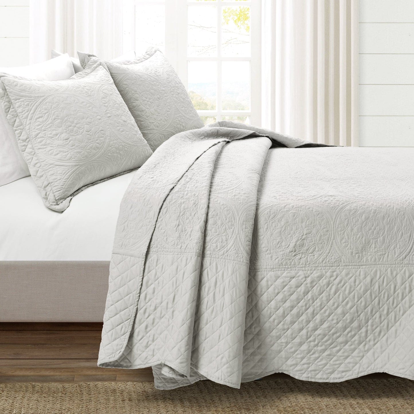 Medallion Scalloped Edge Oversized Bedspread Set