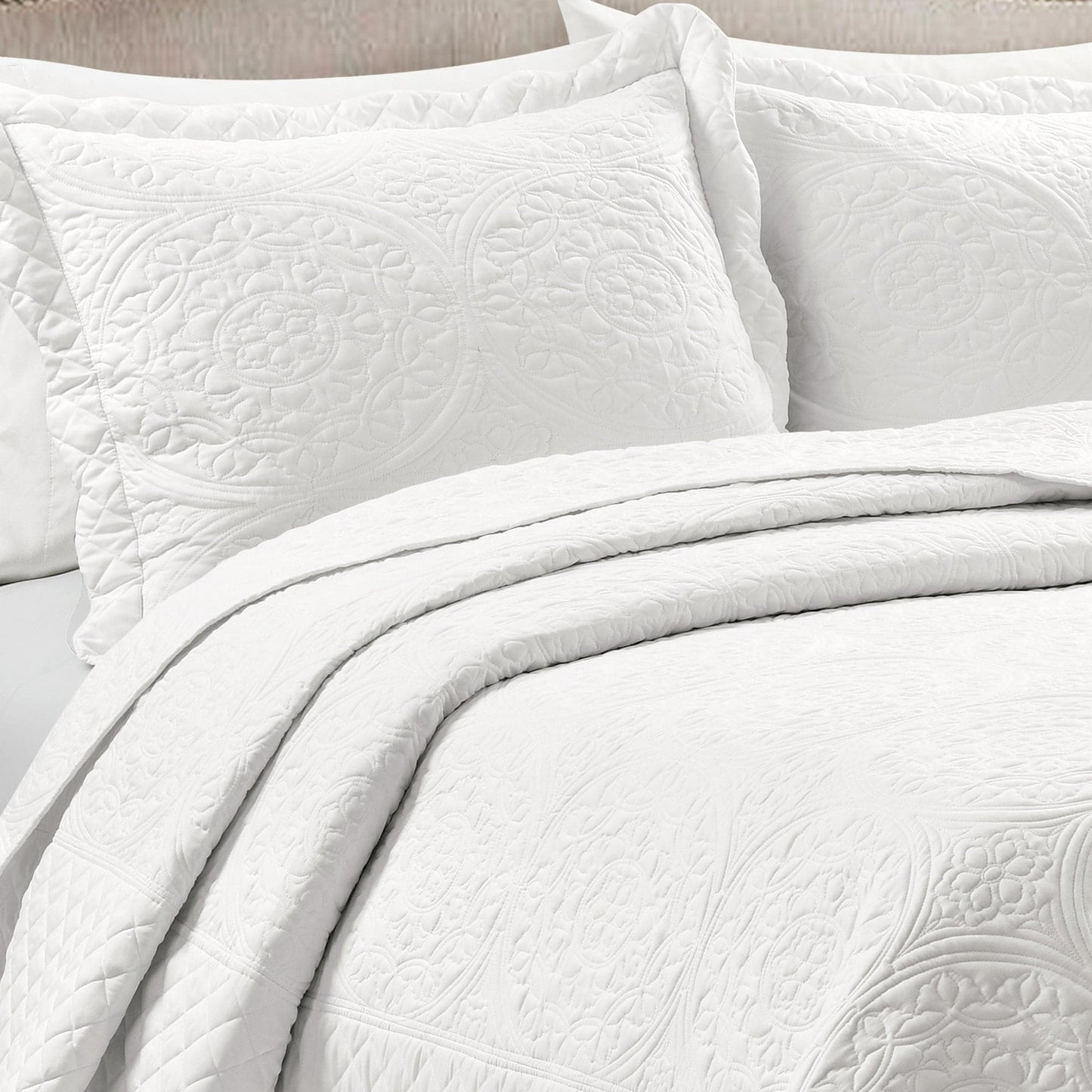 Medallion Scalloped Edge Oversized Bedspread Set