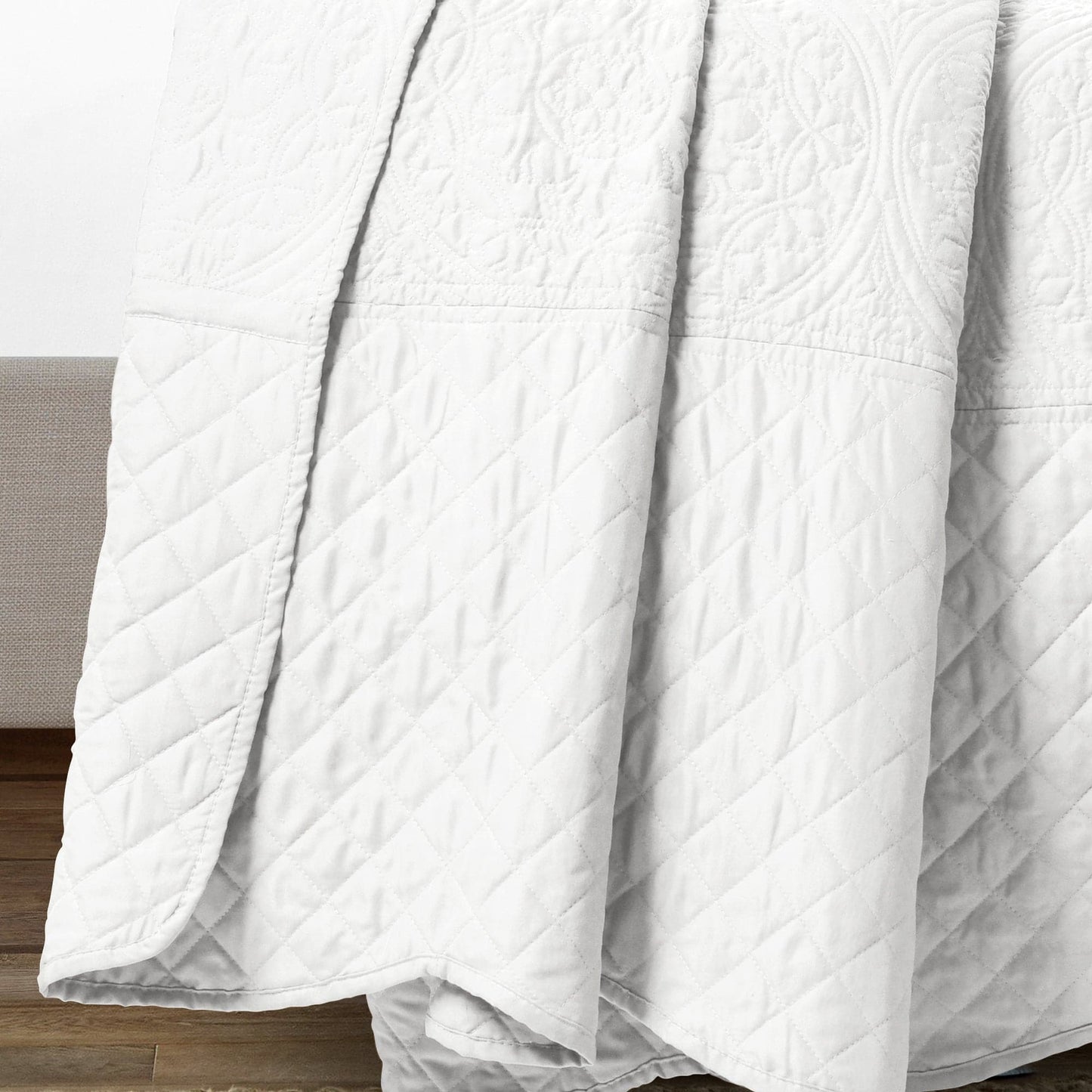 Medallion Scalloped Edge Oversized Bedspread Set