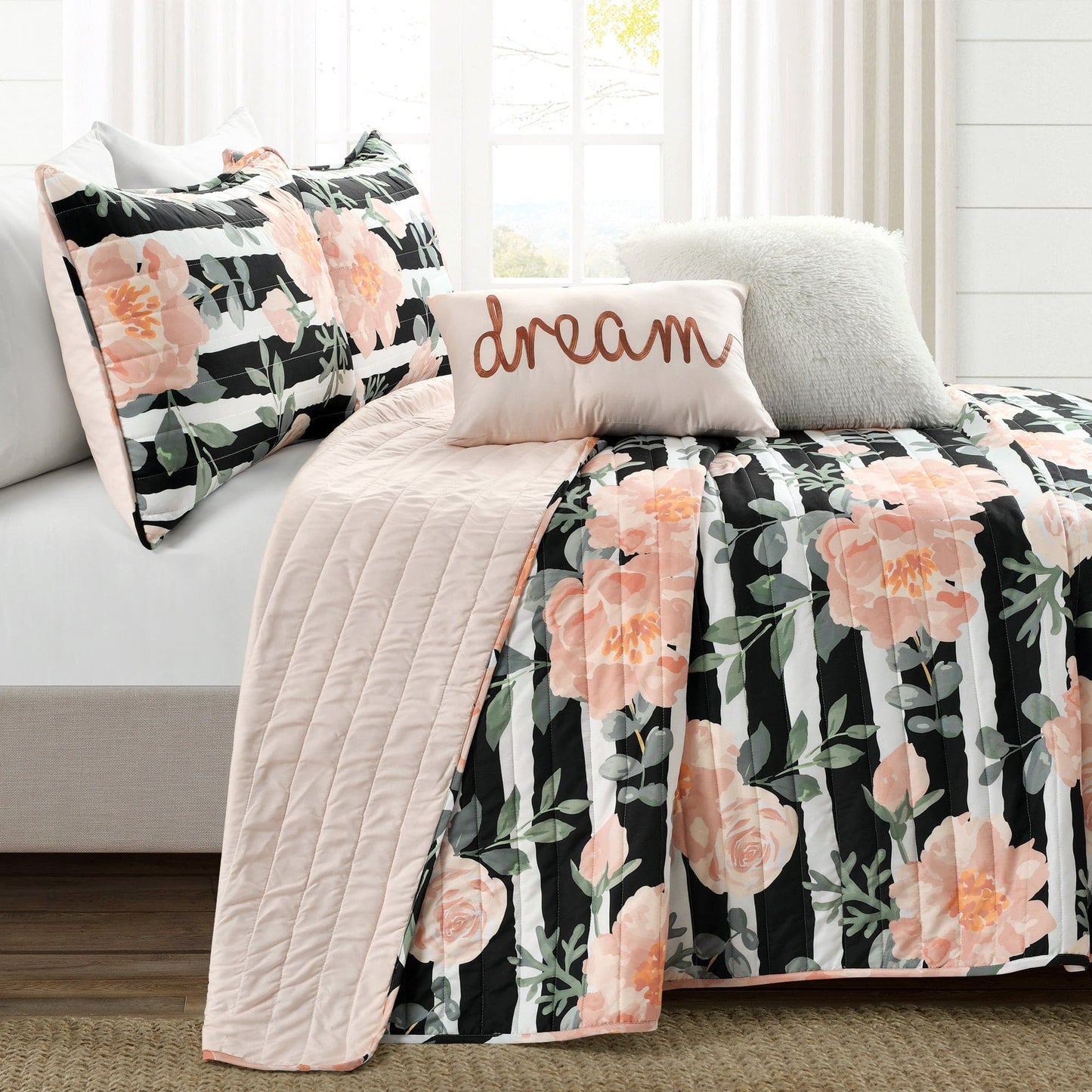 Amara Watercolor Rose Quilt Set