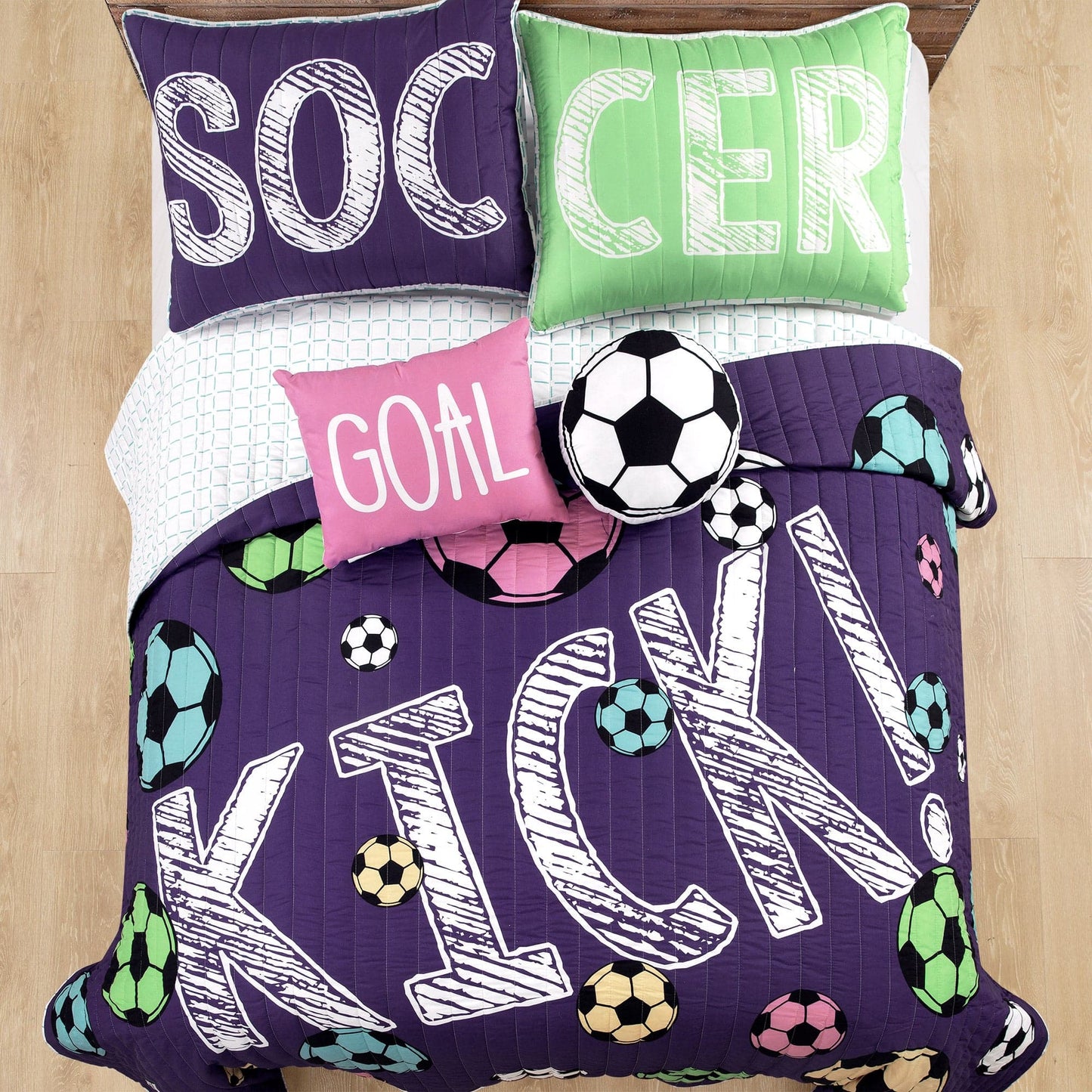 Girls Soccer Kick Quilt Set