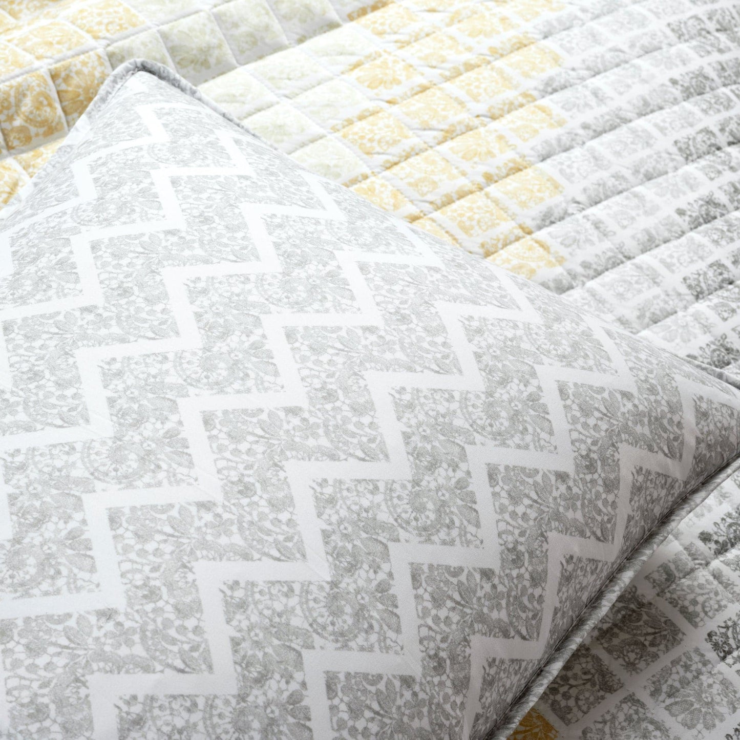 Medallion Ombre Reversible Quilt 3 Piece Set