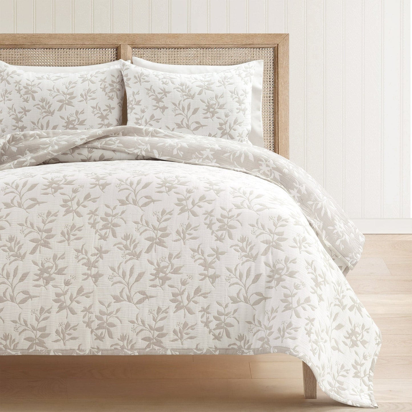 Floral Jacquard Reversible Soft Matelassé 3 Piece Quilt Set