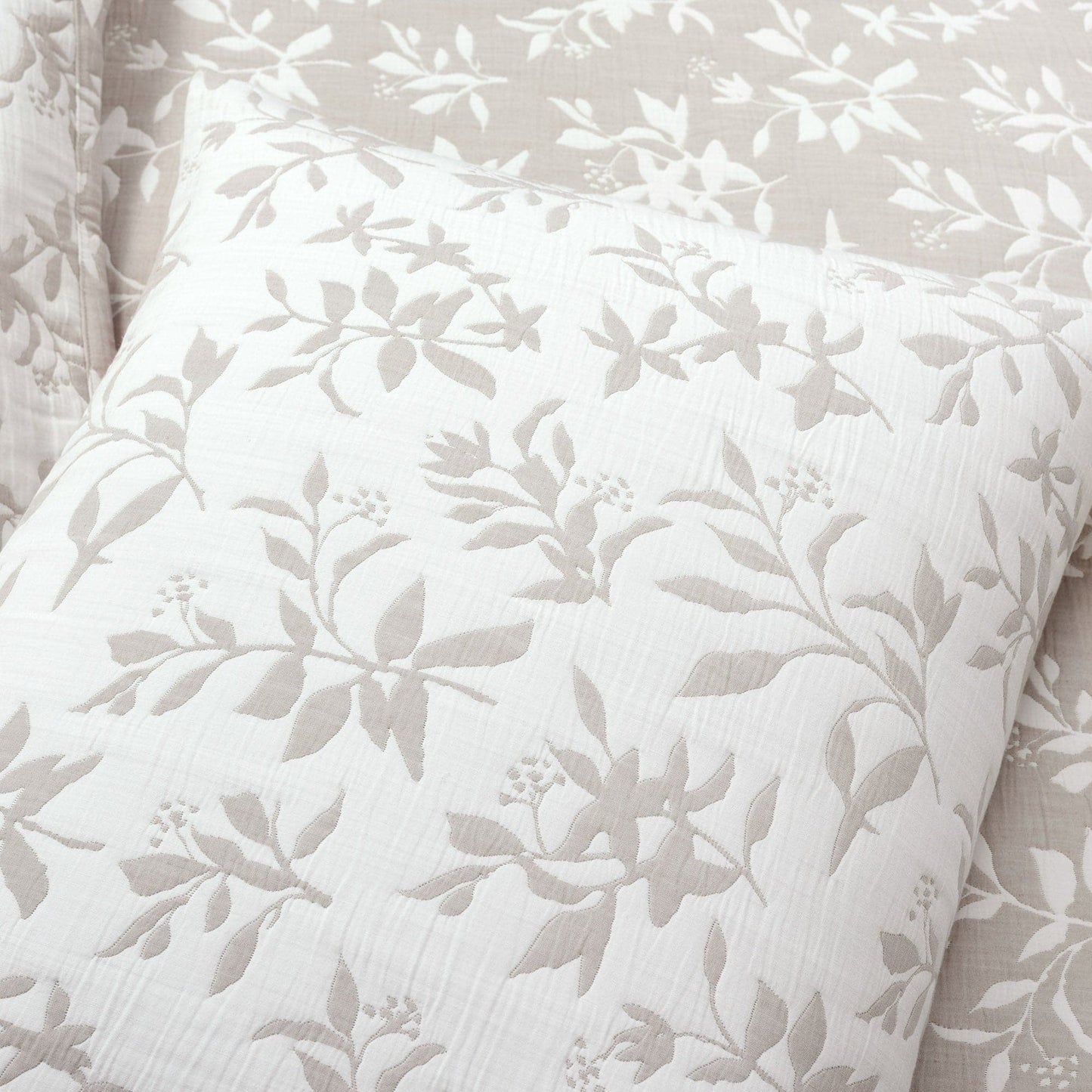 Floral Jacquard Reversible Soft Matelassé 3 Piece Quilt Set