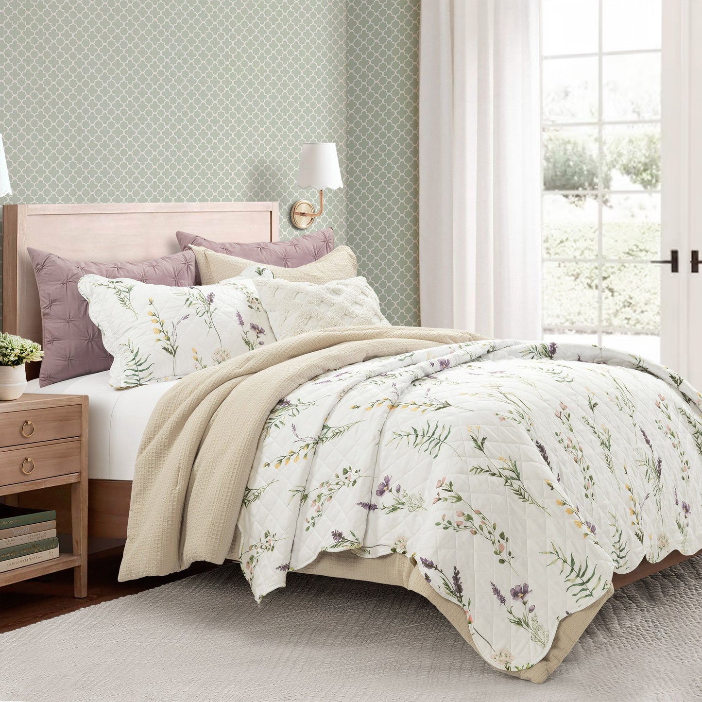 Watercolor Wildflower Scallop Edge Floral 3 Piece Quilt Set