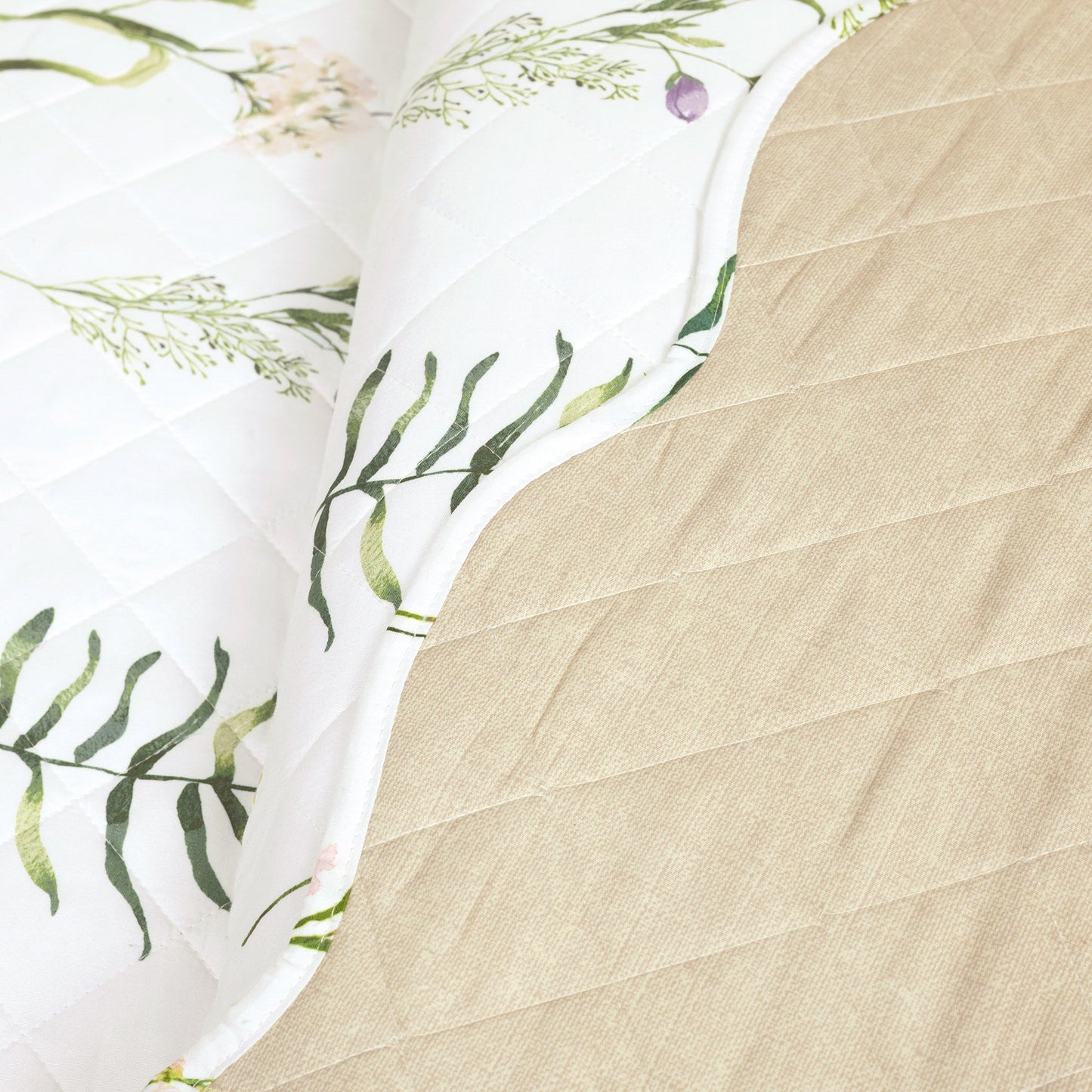 Watercolor Wildflower Scallop Edge Floral 3 Piece Quilt Set