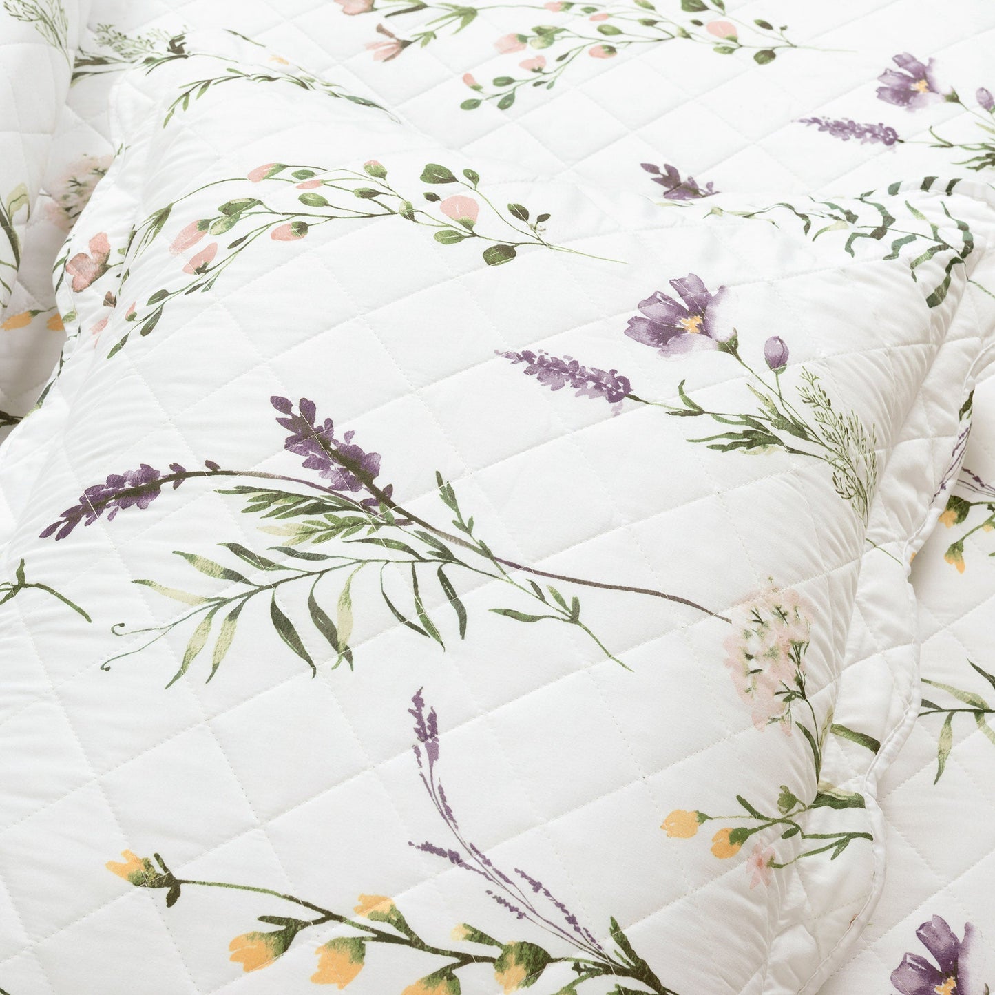 Watercolor Wildflower Scallop Edge Floral 3 Piece Quilt Set