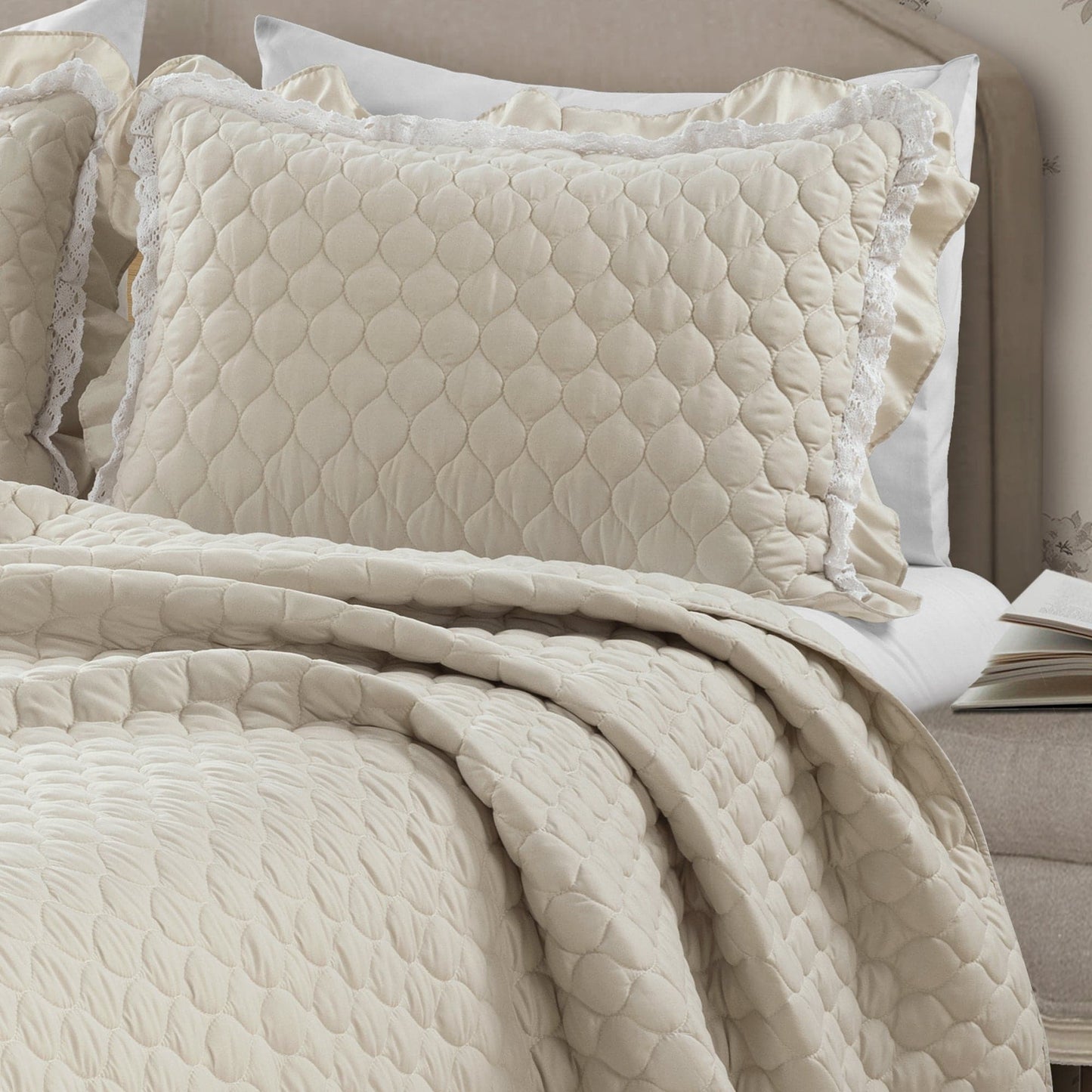 Ella Ruffle Lace 3 Piece Quilt Set