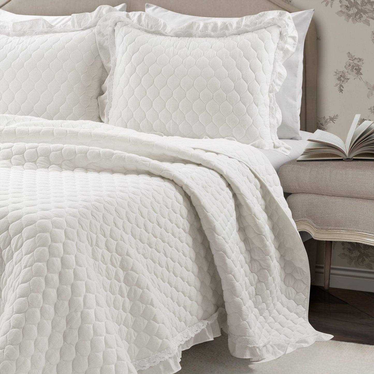 Ella Ruffle Lace 3 Piece Quilt Set