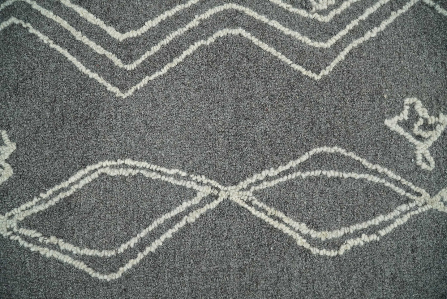 2x4 Gray and White Tribal Hand Hooked Textured Loop Area Rug | TRIB2