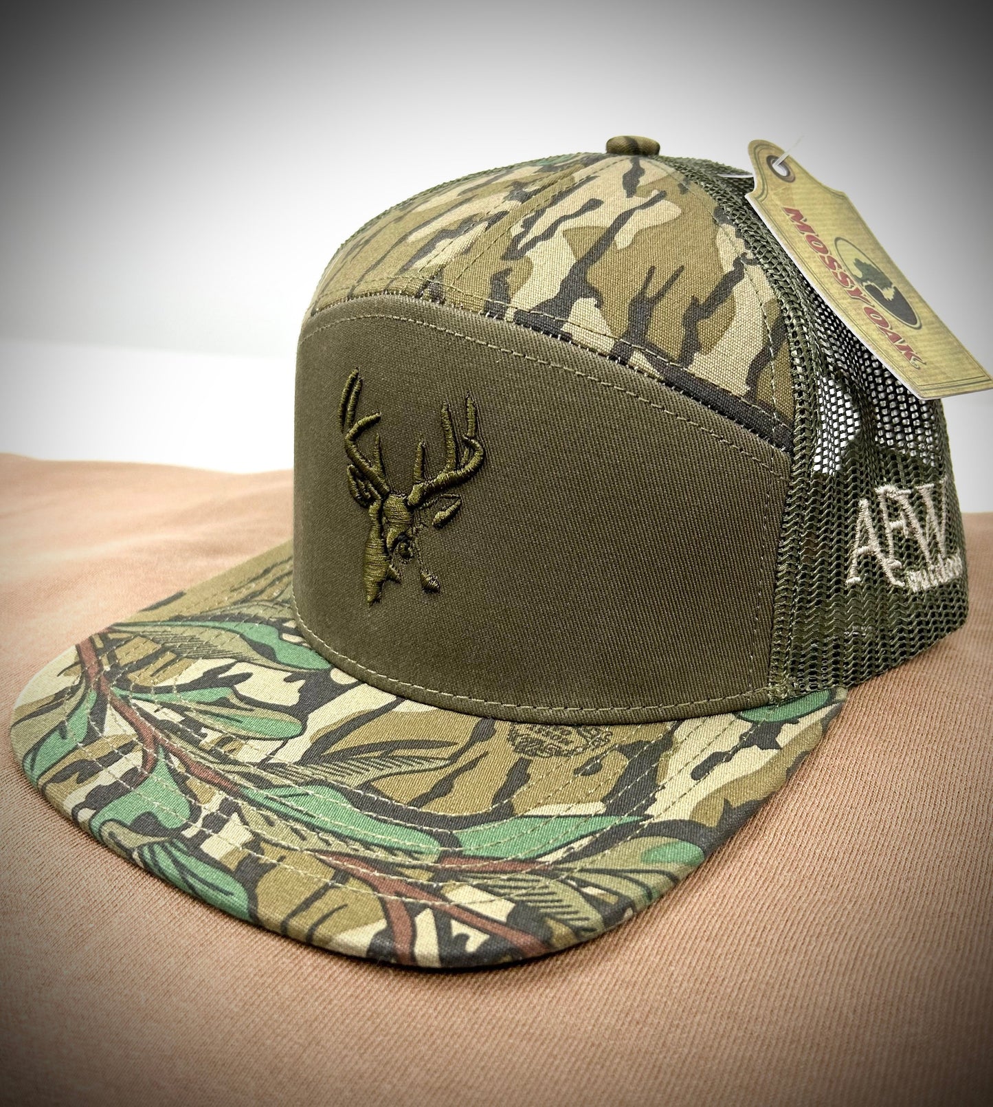 Buck Logo Mossy Oak Greenleaf & Olive