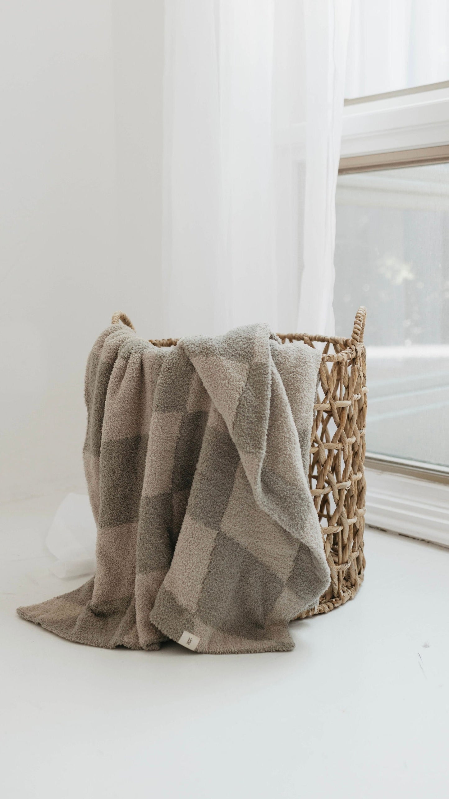 Wavy Checkerboard | Plush Blanket