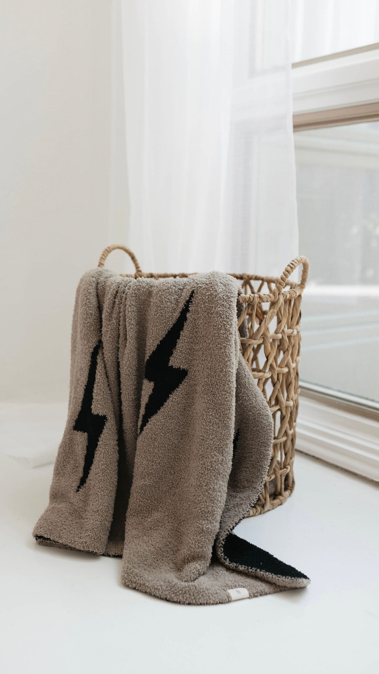 Lightning Bolt | Plush Blanket