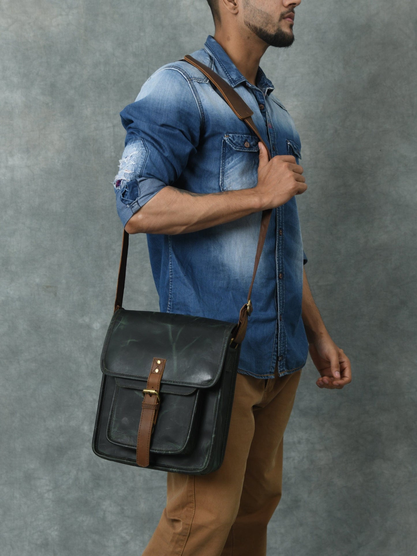 Daily Companion Messenger Bag