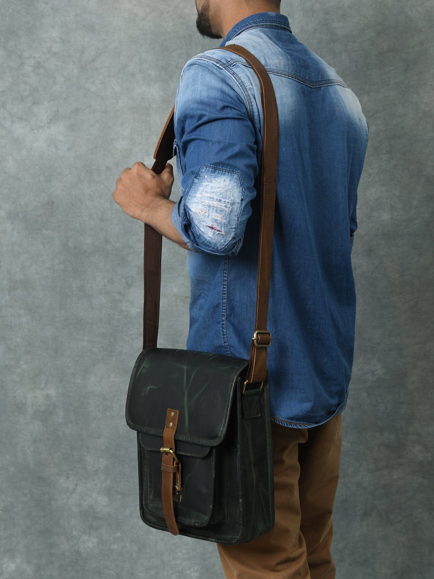 Daily Companion Messenger Bag