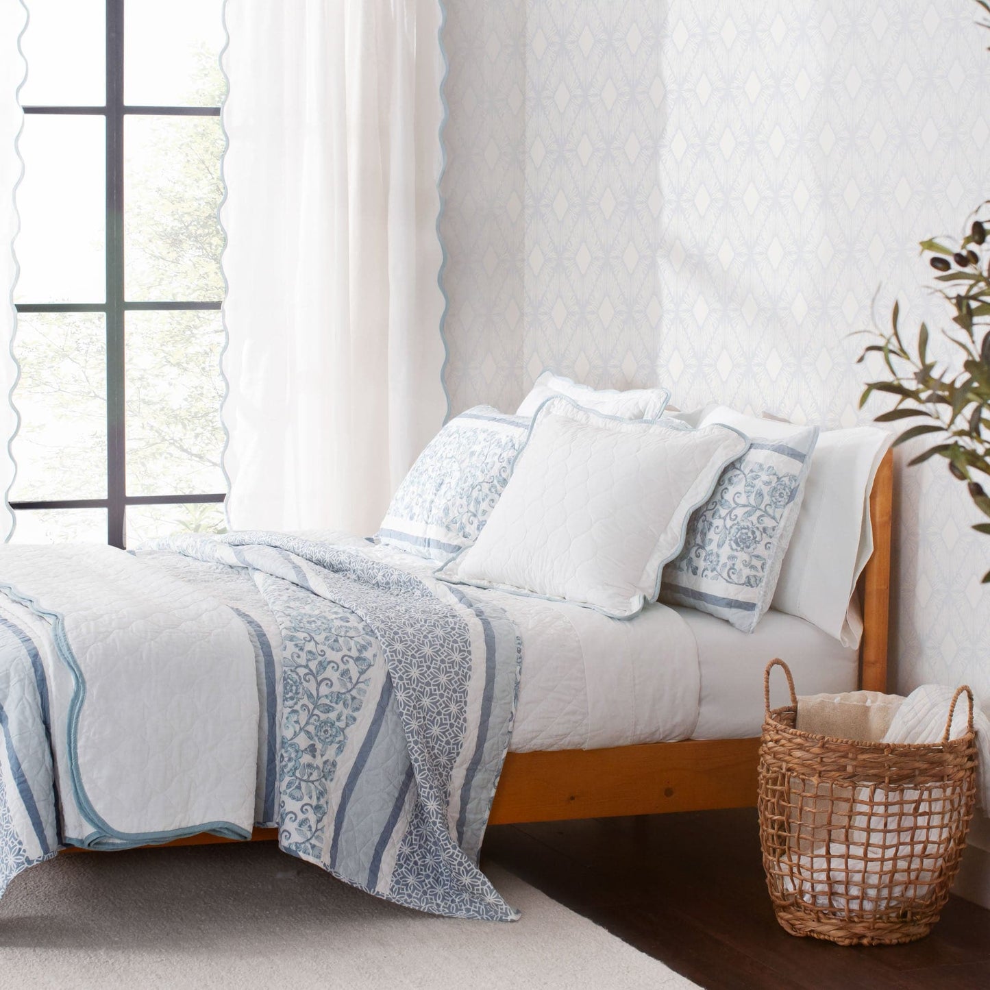 Nisha 3 Piece Quilt Set