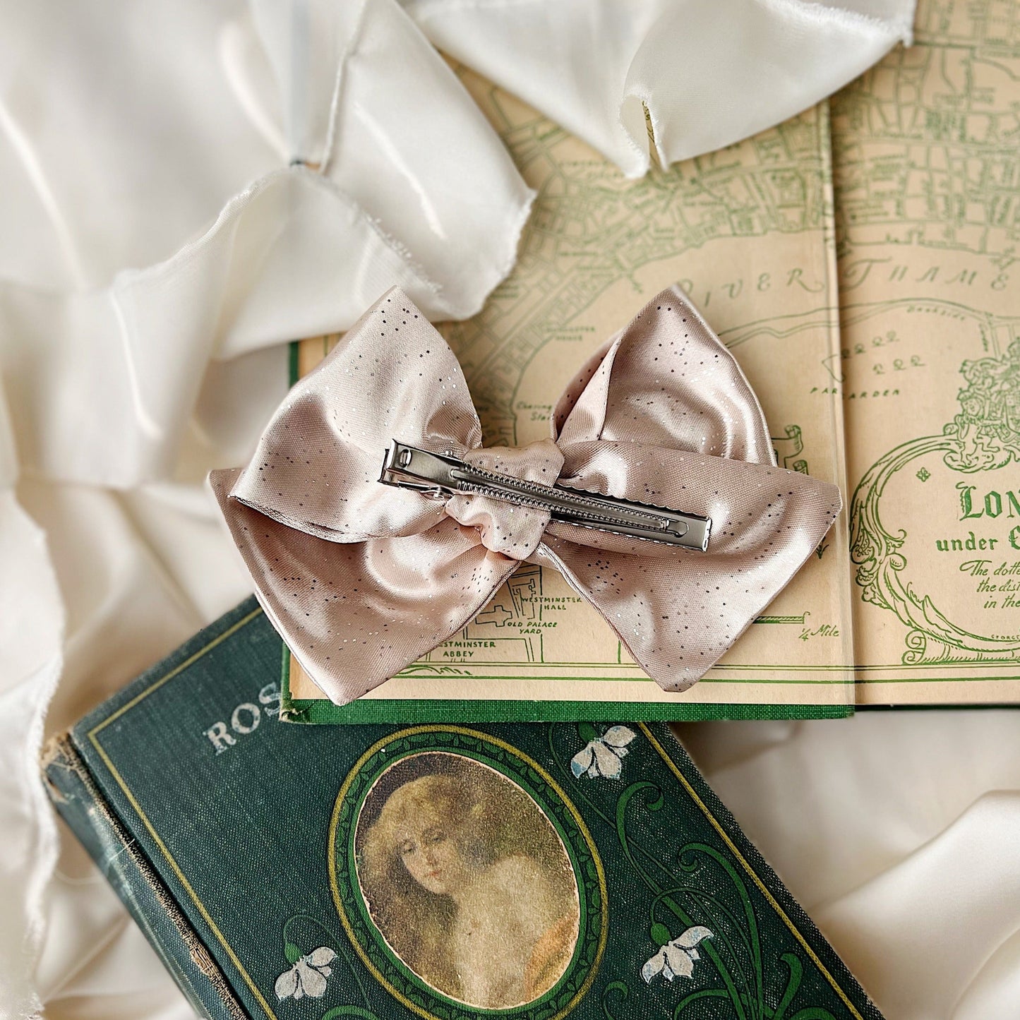 Taupe Shimmery Pearl Medium Bow