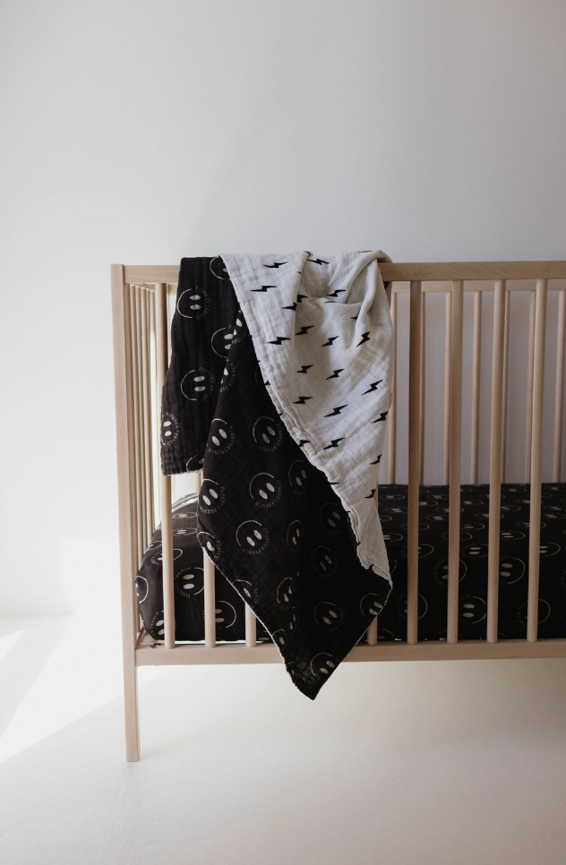 FF Smile Black & White Bolt | Reversible Muslin Quilt