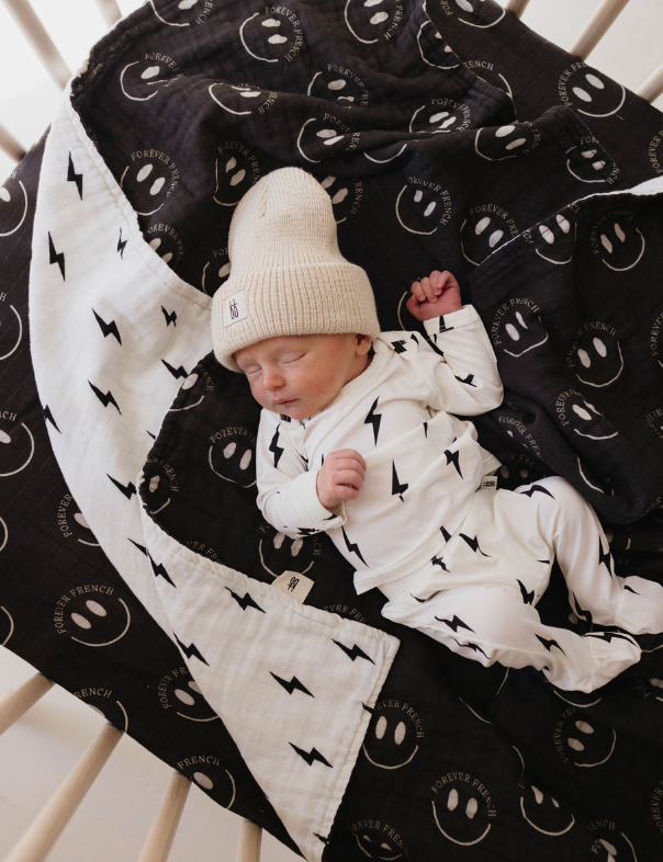 FF Smile Black & White Bolt | Reversible Muslin Quilt