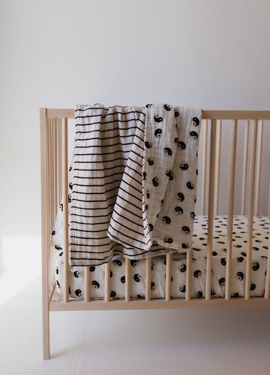 Black & White Yin Yang / Stripe | Reversible Muslin Quilt