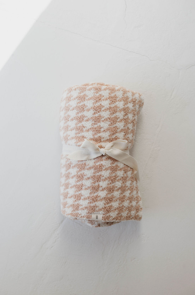 Houndstooth | Rosé & Cream Plush Blanket