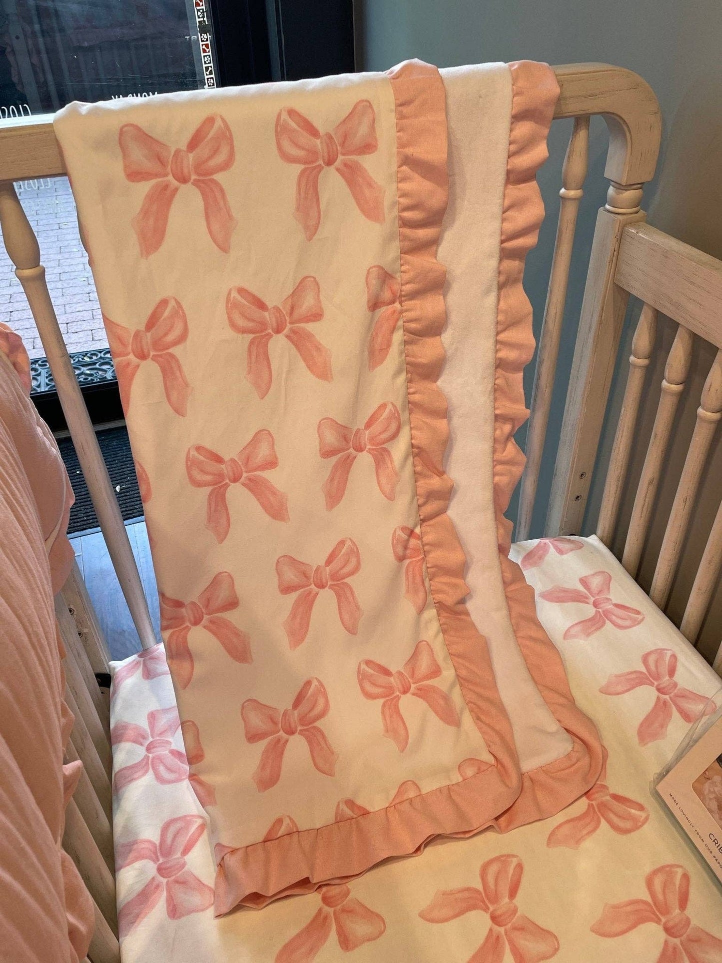 Liz And Roo - Petal Pink Bows Bamboo Crib Sheet