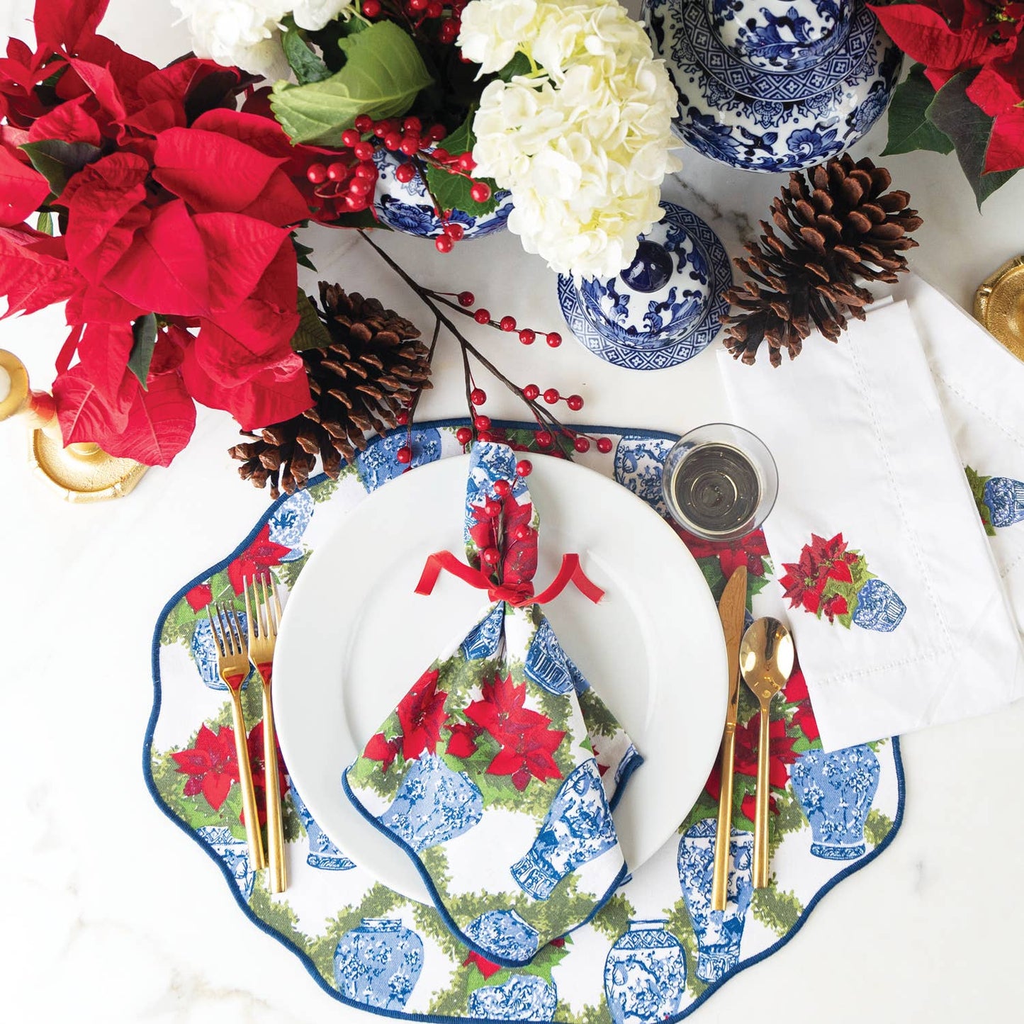 8 Oak Lane - Poinsettias Scalloped Dinner Napkin