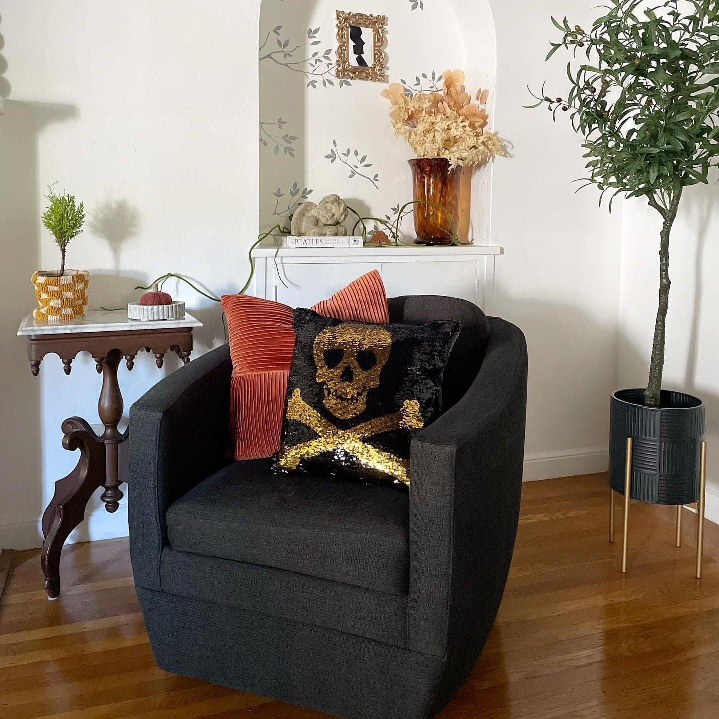 Skull And Crossbones Decorative Pillow