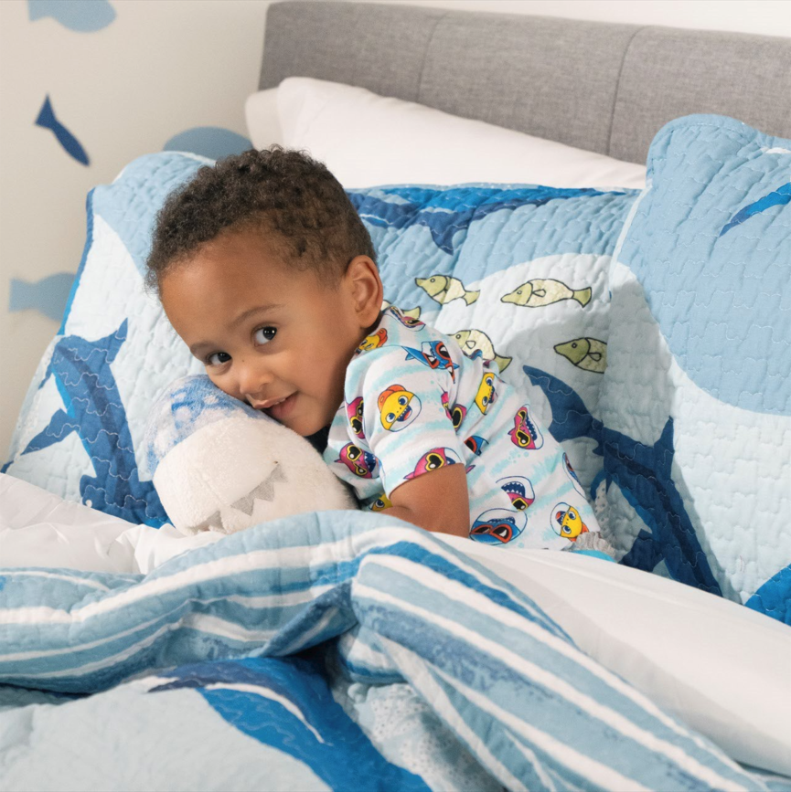 Shark All Over Quilt Set